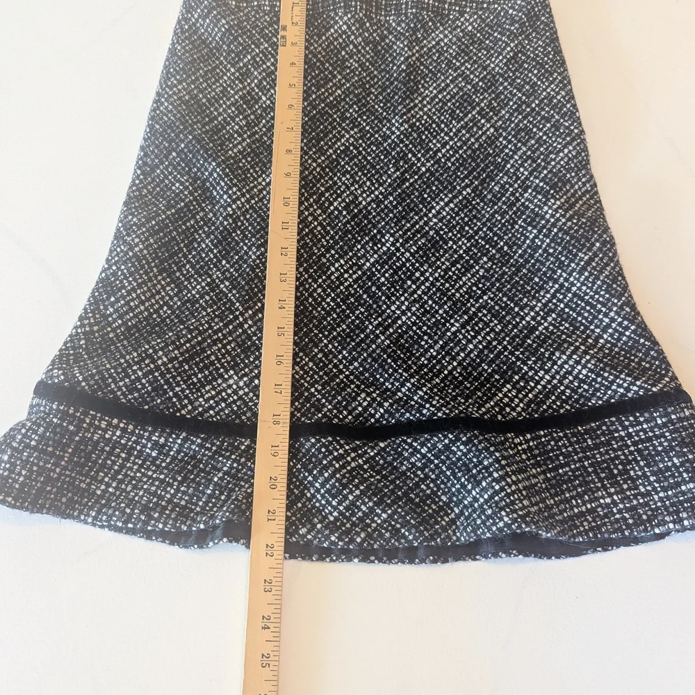 GAP Boucle Black and White Flounce Hem Size 4 Midi Skirt